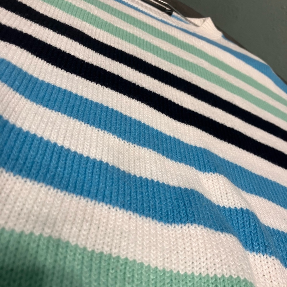 Sweater. - Picture 4 of 4